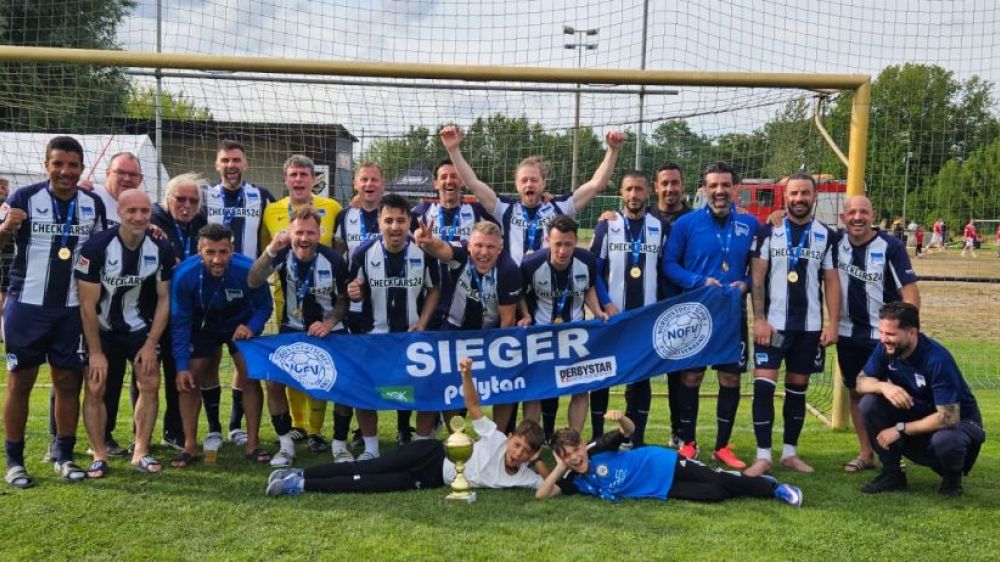 Deutsche Ü-Meisterschaften in Berlin - Hertha BSC Ü 40 wird Deutscher Meister
